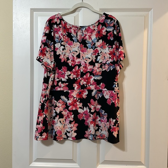 Liz Claiborne Career Woman, Floral Black and Pink Women's Top Plus Size 1X - Picture 2 of 10
